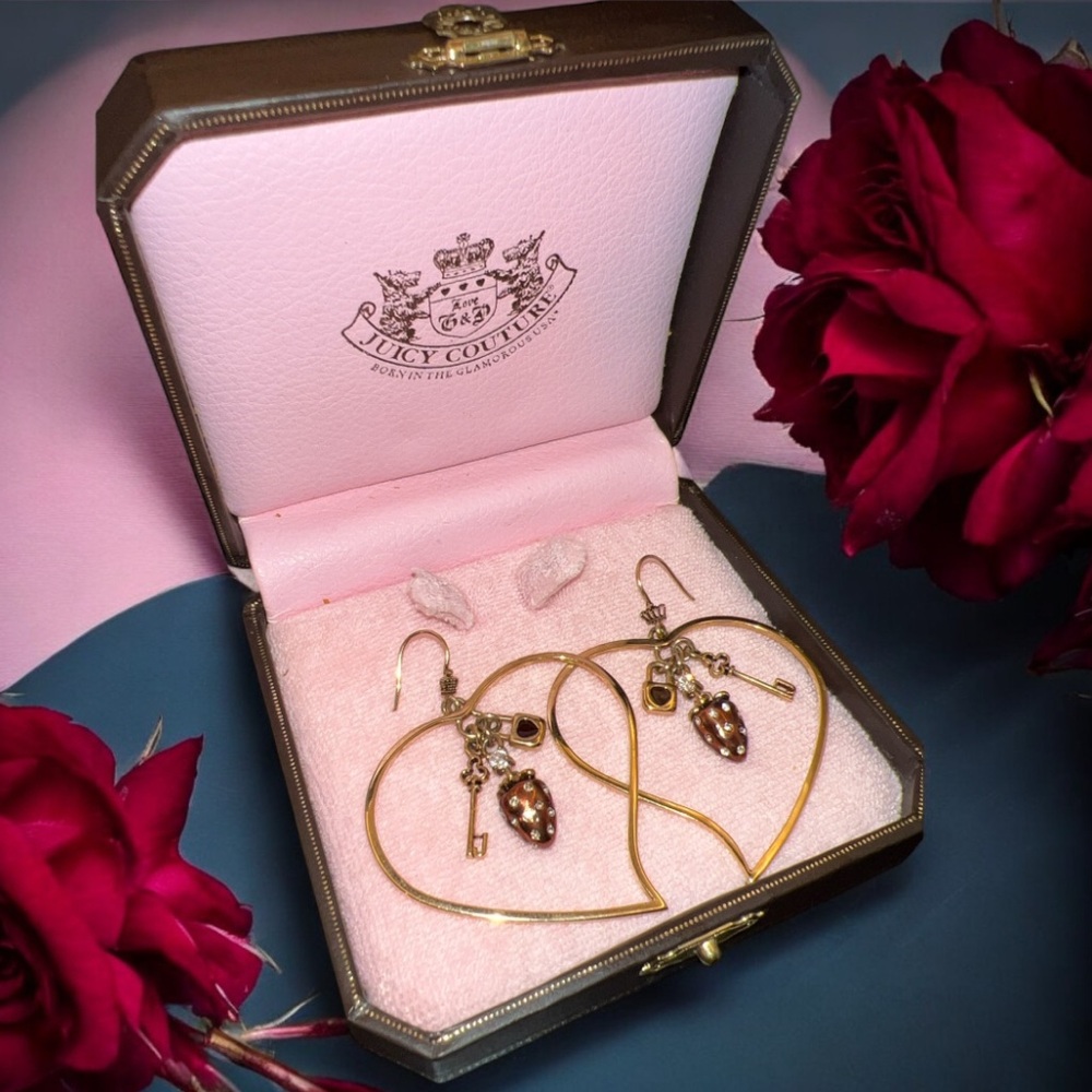 RARE🎀 OG VINTAGE Juicy Couture Gold Heart Earrings with Strawberry Accents🍓🎀